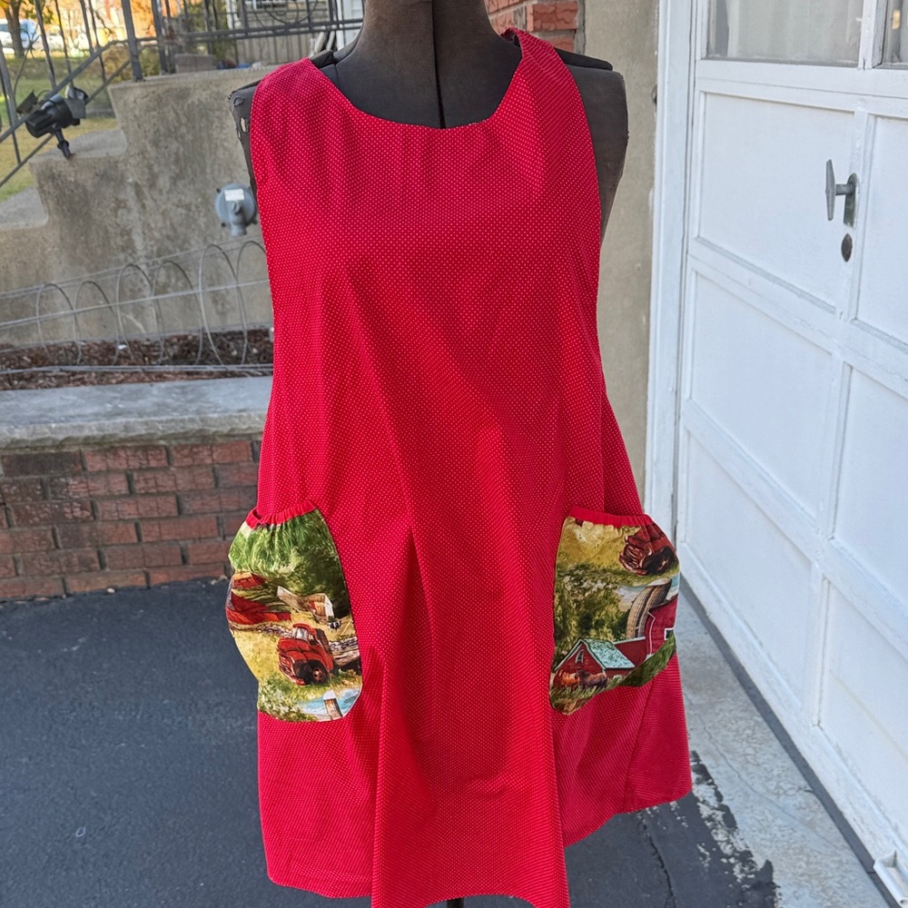 Red Sleeveless apron with Patterned Pockets